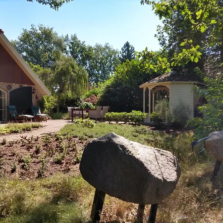 Saksisch Boerderijtje Nyaraló *